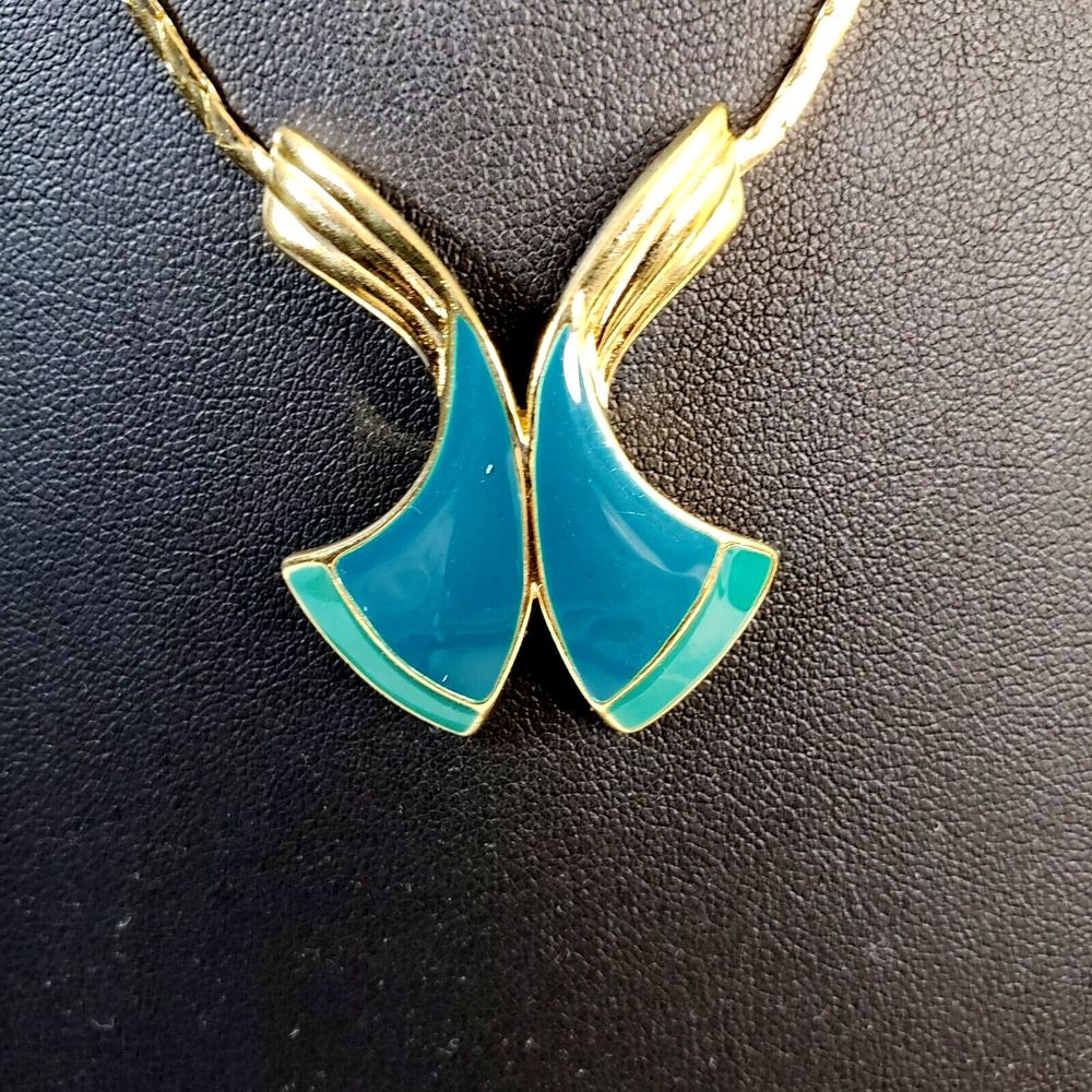 Vintage 90s Trifari Necklace Green Blue Teal Enamel Gold Tone Signed 17"
